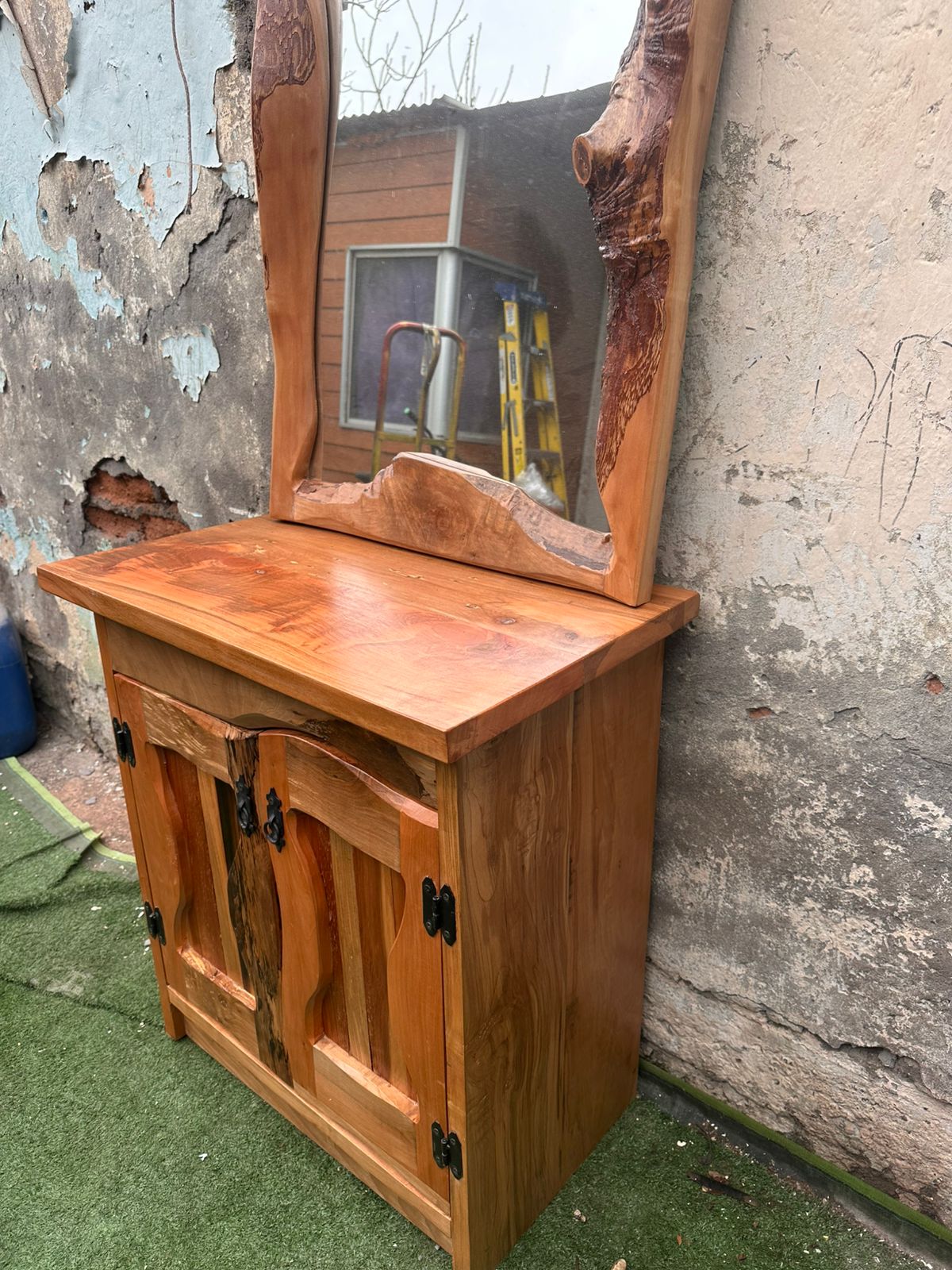 Vanitorio (1) rústico de Roble con detalles en Alerce + lavamanos de piedra - Imagen 2