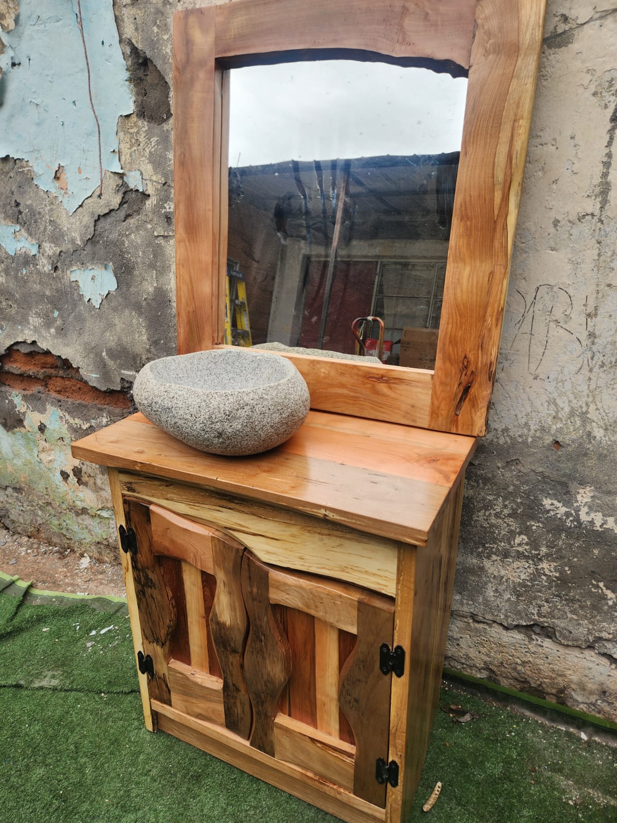 Vanitorio (3) rústico de Roble con detalles en Alerce + lavamanos de piedra - Imagen 3