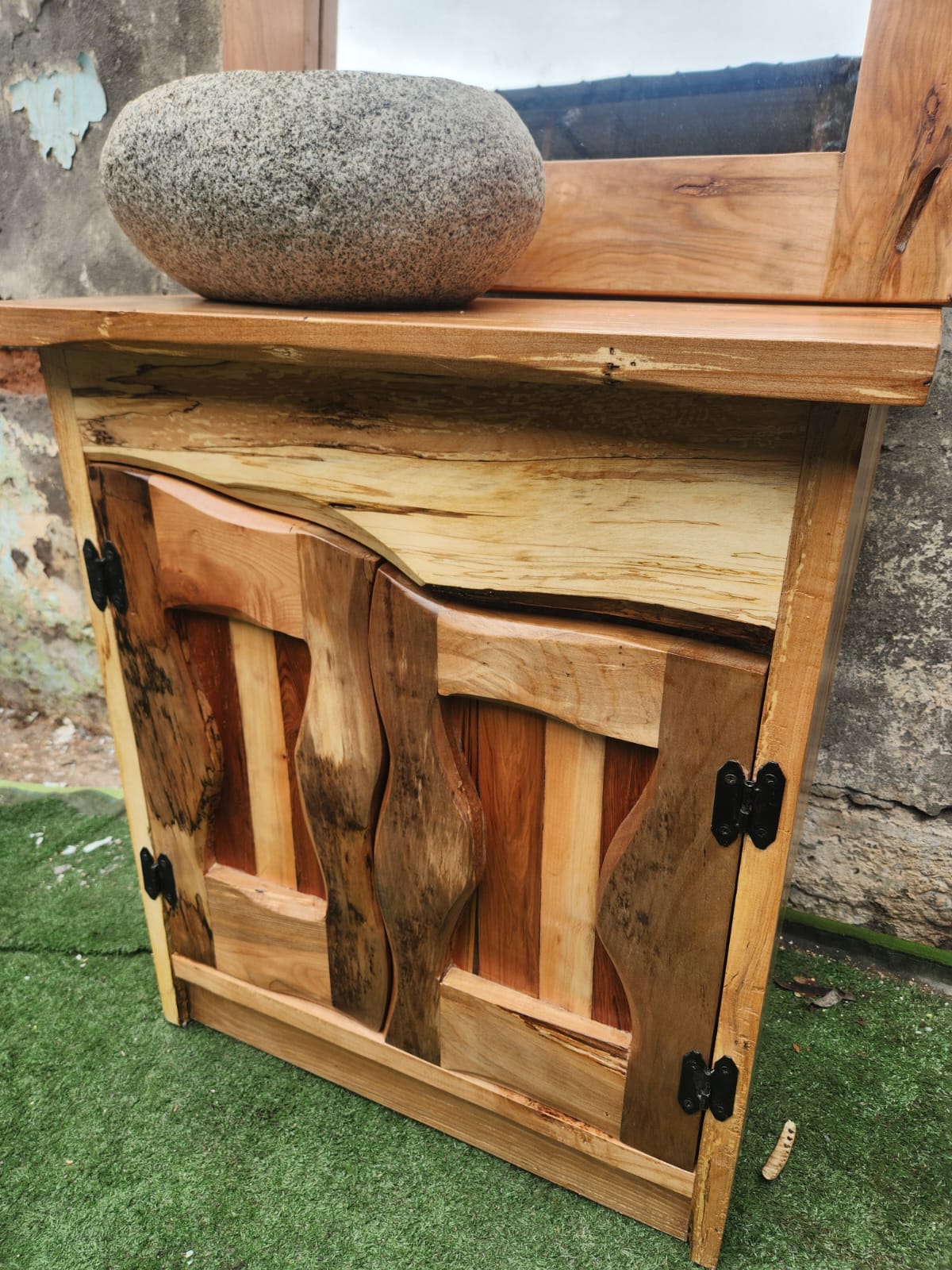 Vanitorio (3) rústico de Roble con detalles en Alerce + lavamanos de piedra - Imagen 4