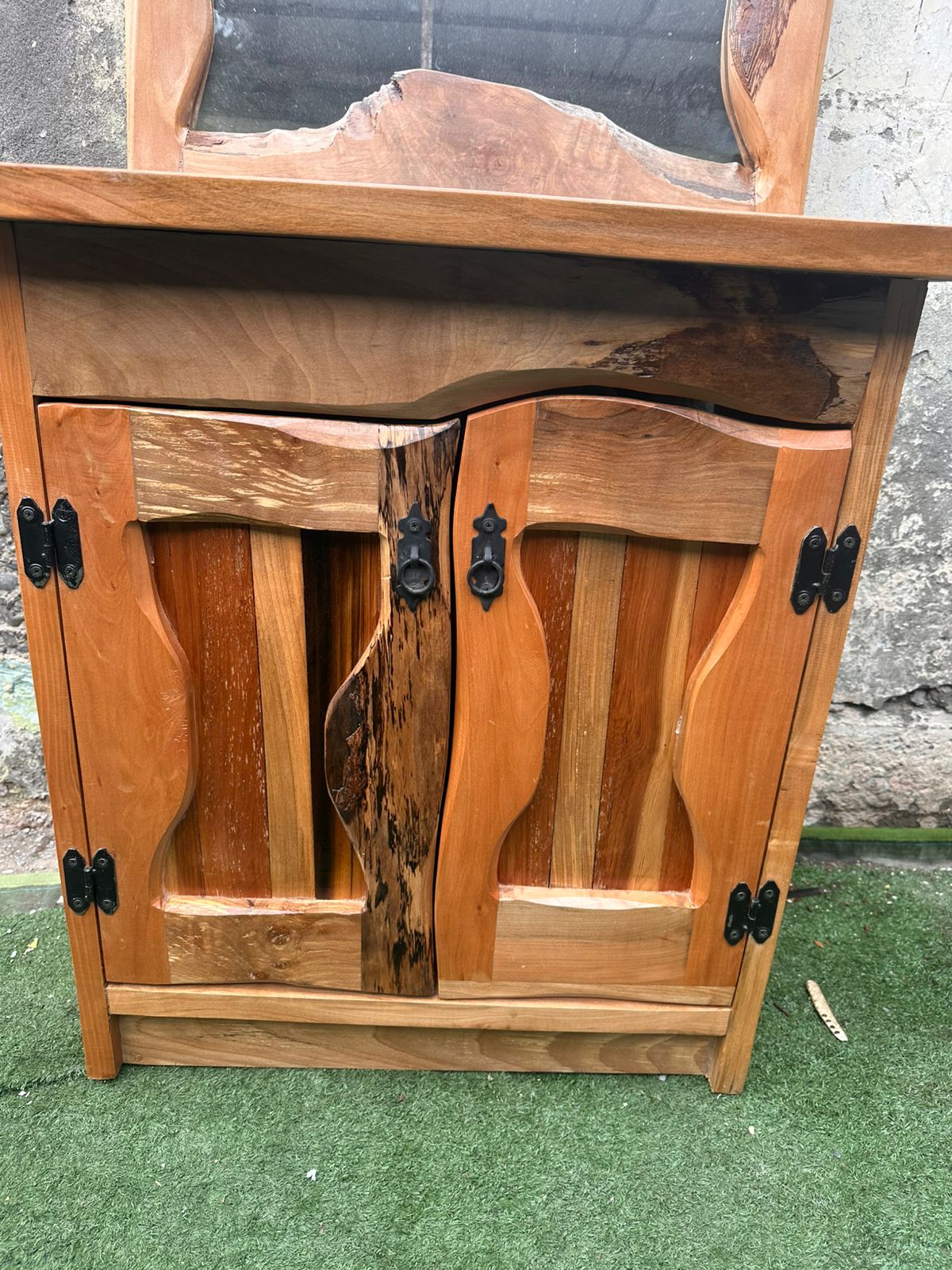 Vanitorio (1) rústico de Roble con detalles en Alerce + lavamanos de piedra - Imagen 4