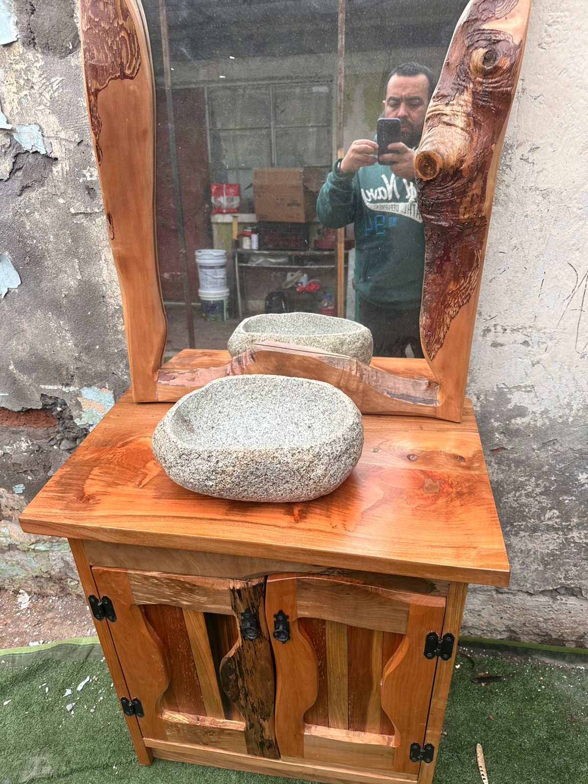 Vanitorio (1) rústico de Roble con detalles en Alerce + lavamanos de piedra - Imagen 6