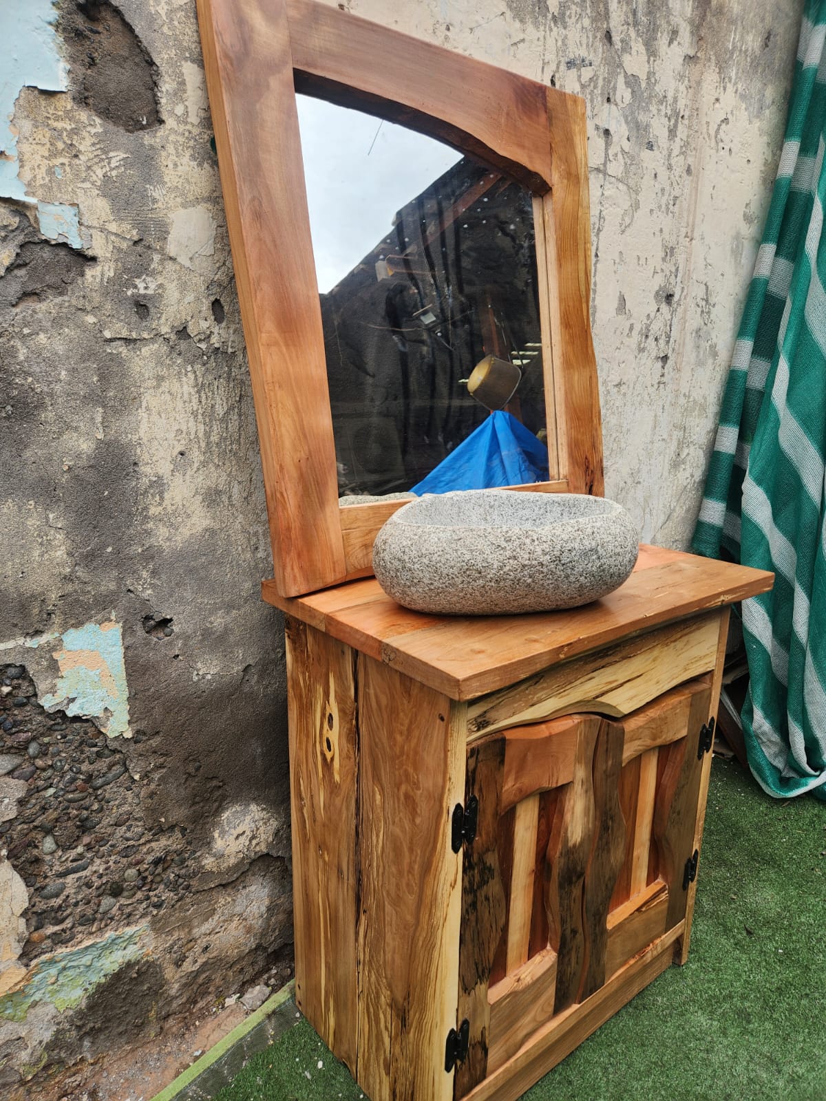 Vanitorio (3) rústico de Roble con detalles en Alerce + lavamanos de piedra - Imagen 9